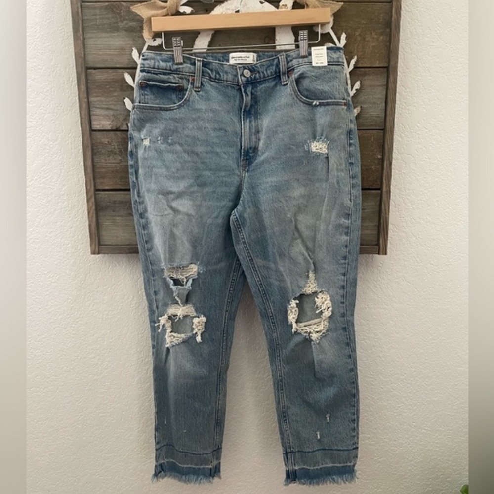 Abercrombie & Fitch high rise mom jeans distressed size 32‎ 14R NWT